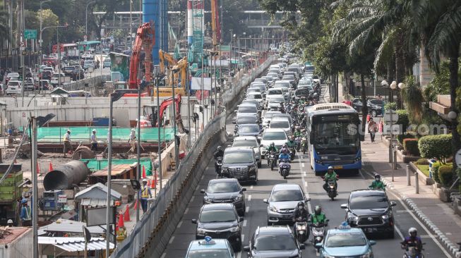 Buat Pembangunan MRT, JPO di Jalan Thamrin Dibongkar