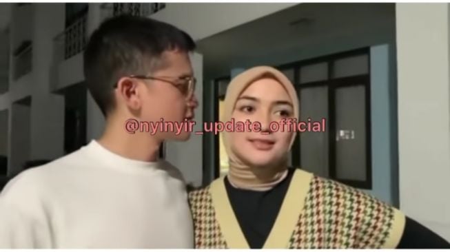 Citra Kirana panggil Rezky Aditya dengan nama langsung (Instagram/@rumpi_gosip)