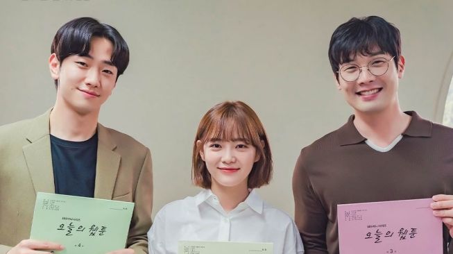 Adu Gaya YoonA SNSD dan Kim Sejeong di Drama Baru (Instagram/@mbcdrama_now)