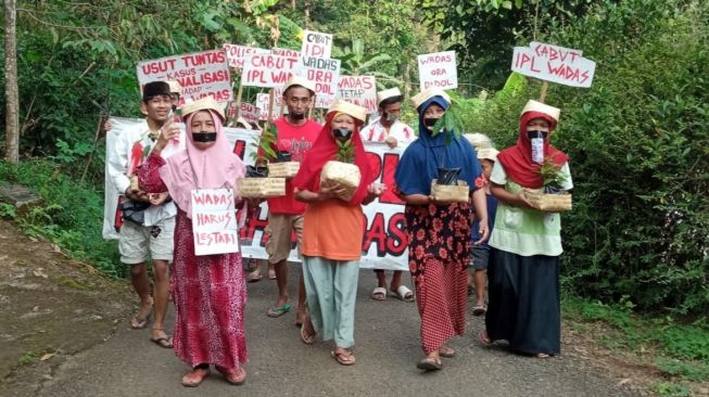 Gelar Aksi Bisu Tolak Tambang Andesit, Warga Wadas: Kami Tidak Takluk dengan Uang Ganti Rugi