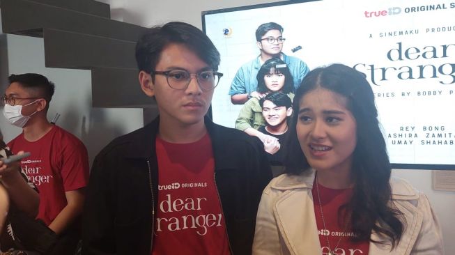 Rey Bong dan Ashira Zamita di acara perkenalan Series Dear Stranger. [dokumentasi pribadi]