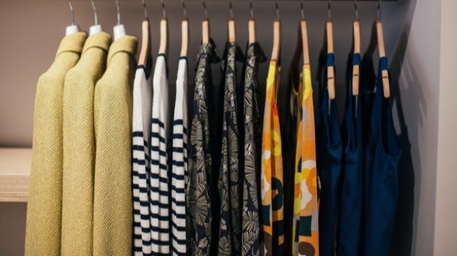 5 Rekomendasi Warna Baju yang Cocok untuk Kamu Pemilik Kulit Sawo Matang