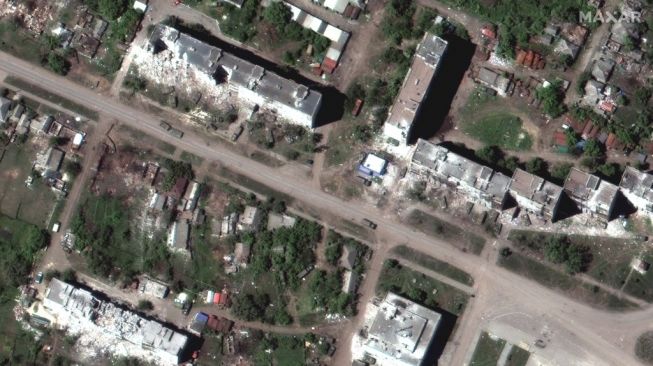 Penampakan foto satelit kondisi Kota Popasna di Ukraina Timur usai diduduki Rusia. (Foto: AFP)