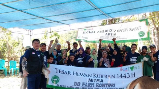 Tebar Hewan Kurban, DD Farm Ronting Bagikan Daging kepada 3.963 Keluarga Penerima Manfaat di NTT