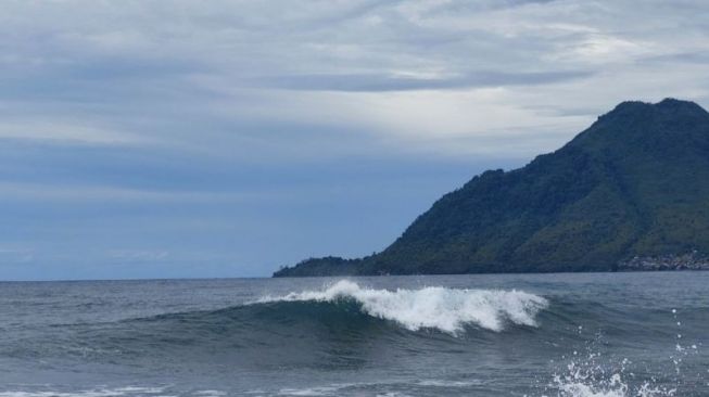 Peringatan Bmkg Waspada Gelombang Tinggi Capai Empat Meter Di Laut Maluku