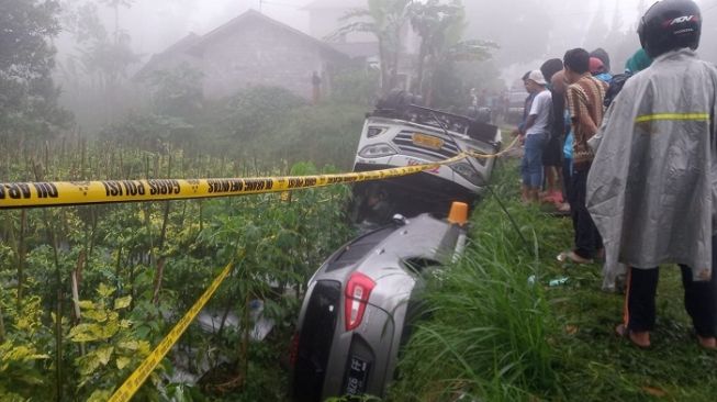 Batal Naik ke Merbabu, Bus Rombongan Pendaki Asal Jakarta Terguling di Ketep Magelang