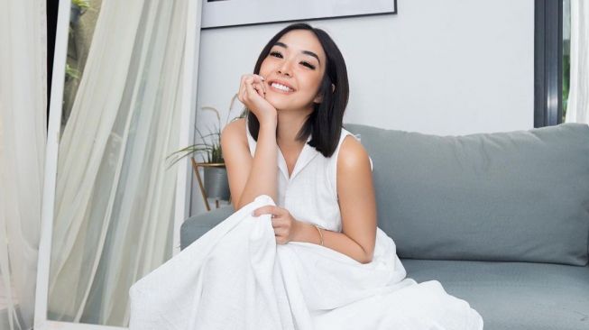 Bersama Erika Carlina, Gisel Ajak Perempuan Indonesia Gunakan Kosmetik Berkualitas tanpa Mahal