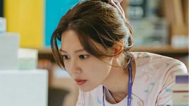 Sooyoung SNSD Berubah Jadi Perawat Rumah Sakit di Drama If You Wish Upon Me