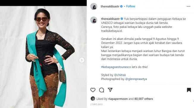 Foto: Pamer Potret Kenakan Kebaya, Penampilan Dian Sastrowardoyo Dibilang Mirip Susi Pudjiastuti (instagram/thereladisastr)