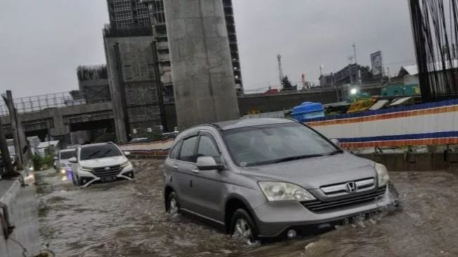 Darurat! 6 Daerah di Indonesia Diterjang Banjir, Jabodetabek Terendam