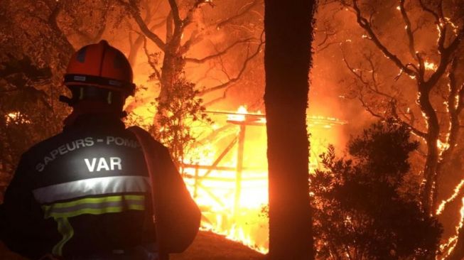 Seluas 10.000 Hektar Hutan di Prancis Terbakar, 12.200 Orang Dievakuasi