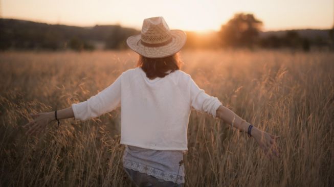 Me Time: Bising yang Asyik di Kepala Sendiri