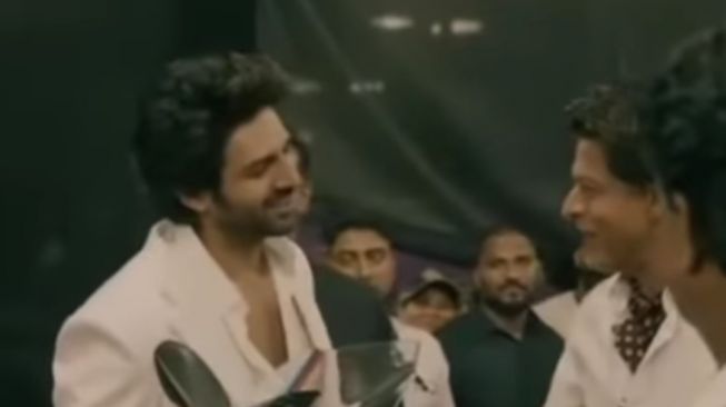 Ketemu Kartik Aaryan, Sikap Manis Shah Rukh Khan Bikin Jatuh Cinta