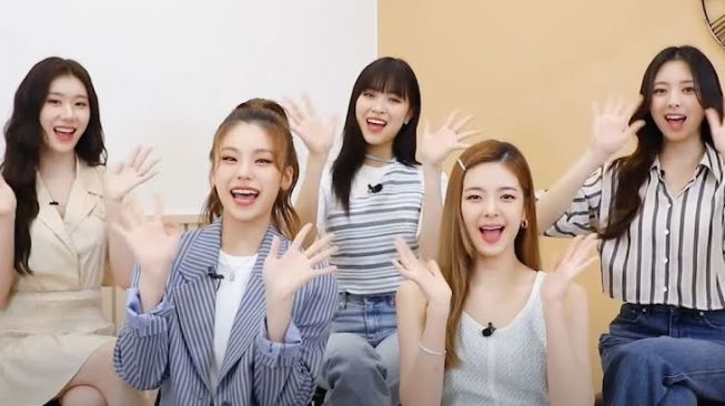 ITZY Gambarkan Persahabatan Mereka dalam Tiga Kata, Kira-kira Apa Ya?