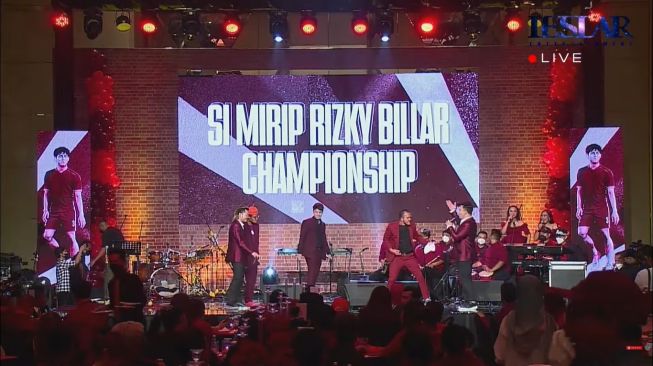 Momen pesta ulang tahun Rizky Billar (YouTube/Leslar Entertainment)