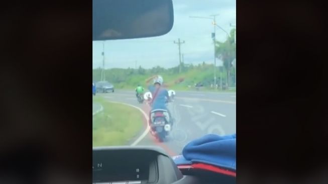 Komentari Spion Motor Terlalu Besar, Netizen: Bisa Buat Lihat Masa Lalu