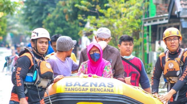 Banjir Menerjang, Baznas Bantu Evakuasi Korban di Wilayah Jabodetabek