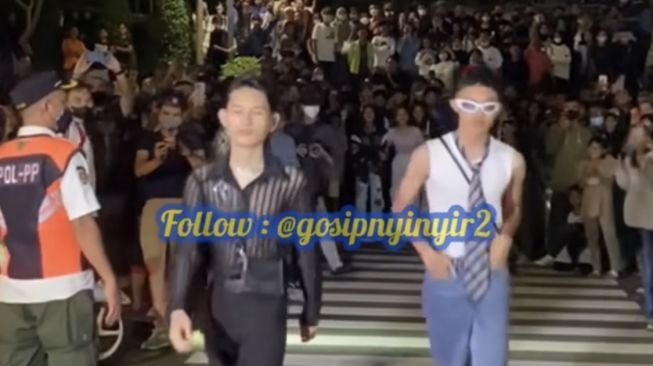 Runaway Citayam Fashion Week Viral di Media Sosial, Netizen: Daripada Tawuran dan Balapan Liar