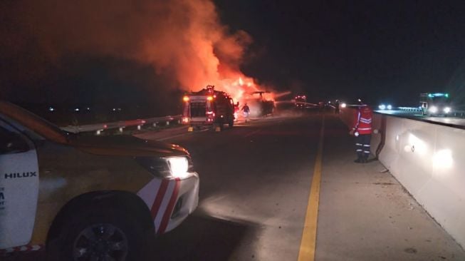 Bus Rosalia Indah yang Membawa 30 Penumpang Terbakar di Ruas Tol Pemalang-Pejagan