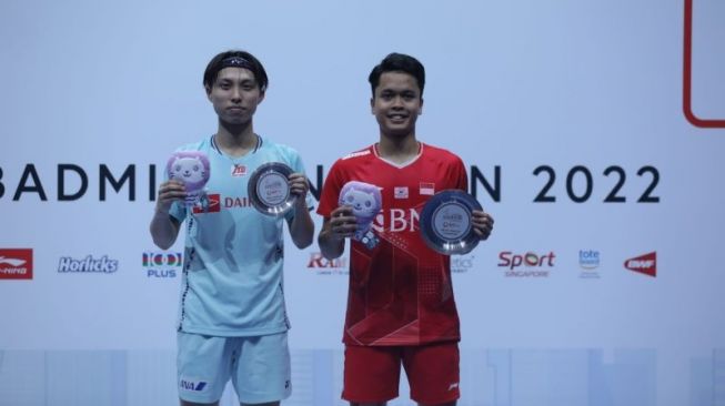 Anthony Sinisuka Ginting mengalahkan Kodai Naraoka (Jepang) di babak final Singapore Open 2022 untuk merebut gelar juara di ajang BWF Super 500, Minggu. (dokumentasi PP PBSI)