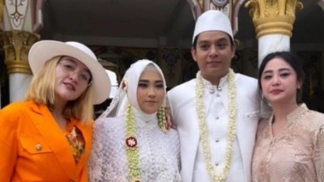 Momen pernikahan keponakan Dewi Perssik, Lebby Wilayati [Instagram]