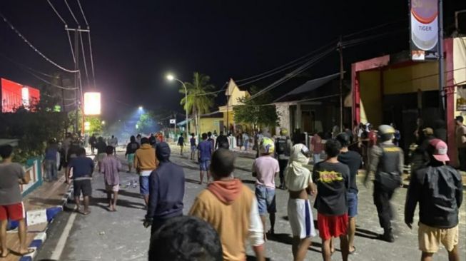 Satu Polisi Terkena Panah Pada Bagian Kening saat Mengamankan Bentrok di Kota Tual