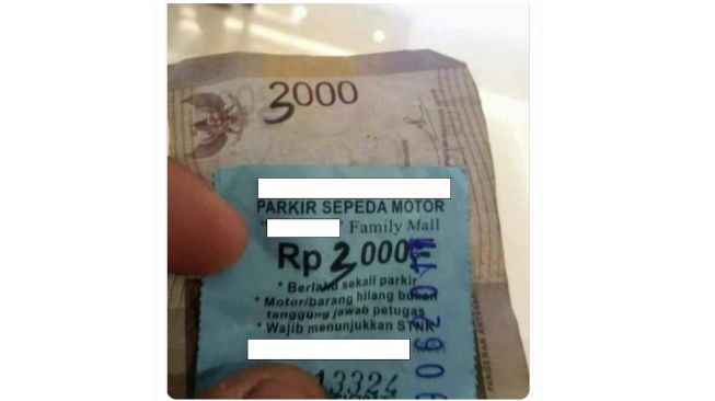 Cara kocak pemotor kelabui oknum jukir nakal yang memasang tarif tak masuk akal (Twitter)