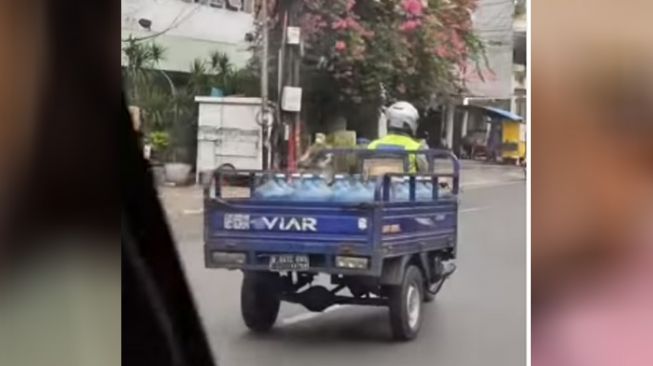 Viral Polantas Bawa Galon Air Mineral: Damai Aja Pak, Tuker 10 Galon