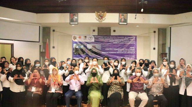 Dinas Pendidikan (Dindik) Kabupaten Mojokerto bekerjasama dengan Progam Studi (Prodi) Magister Psikologi Sains Ubaya, menggelar Training of Trainers (ToT), di Ubaya Training Center (UTC), Trawas, Sabtu (16/7/2022). (Dok: Pemkab Mojokerto)