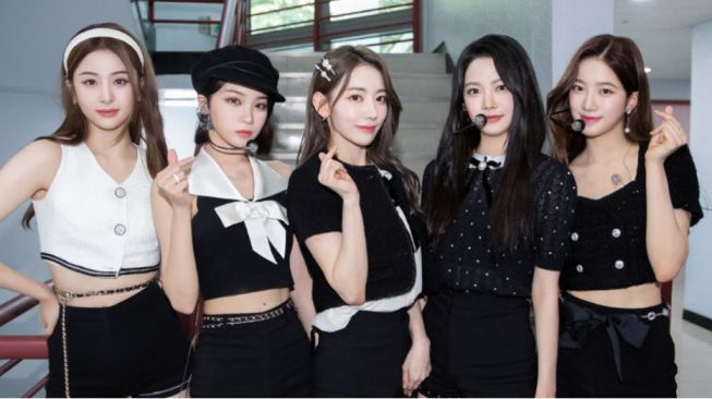 Girl group LE SSERAFIM (Twitter/ @koreaboo)