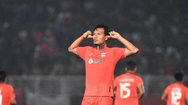 Profil Agung Prasetyo, Bek Borneo FC yang Lakukan Tendangan Kungfu ke Gian Zola