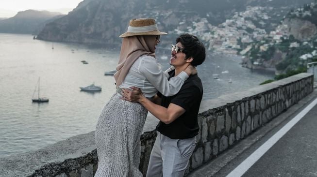 Potret romantis Aurel Hermansyah dan Atta Halilintar di Italia (Instagram/@attahalilintar)