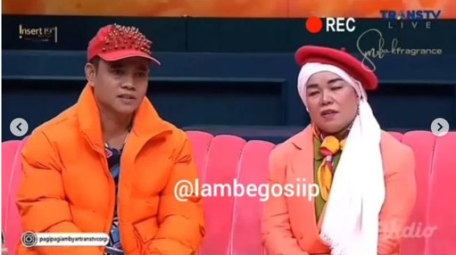 Haji Faisal dan istri, Dewi Zuhriati di acara Pagi-Pagi Ambyar Trans TV.