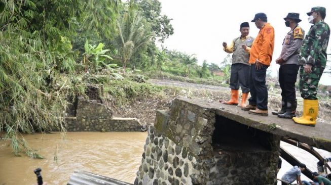 Banjir Garut, Plh Gubernur Jabar: Ada Pembabatan Hutan di Hulu Sungai