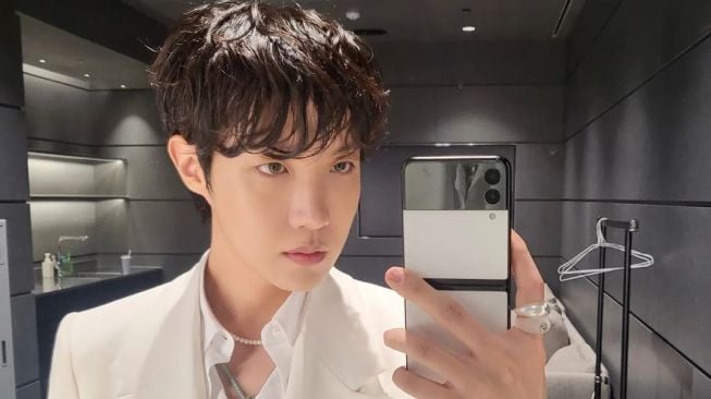 J-Hope BTS Pakai Blazzer Rp 57 Juta, Netizen Meradang!