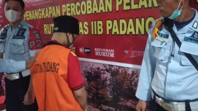 Terlilit Utang di Penjara, Napi Kasus Penipuan Nekat Panjat Pagar Rutan Padang