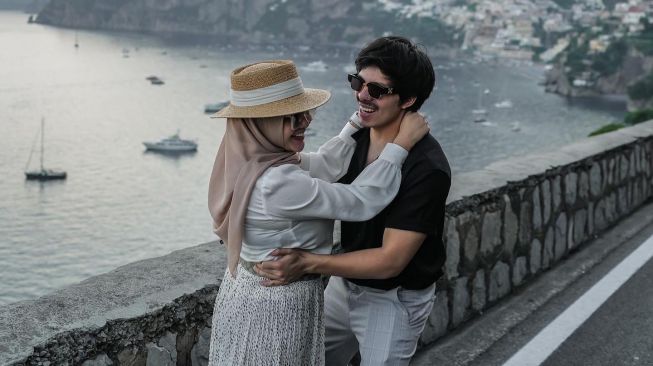 Potret romantis Aurel Hermansyah dan Atta Halilintar di Italia (Instagram/@attahalilintar)