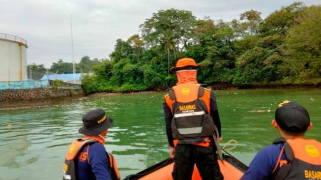 Nelayan Hilang Karena Perahunya Tenggelam di Perairan Kasilampe, Teluk Kendari