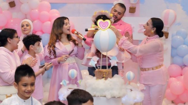 Intip 5 Hampers Ulang Tahun Anak Artis yang Unik Abis! - Berita Media