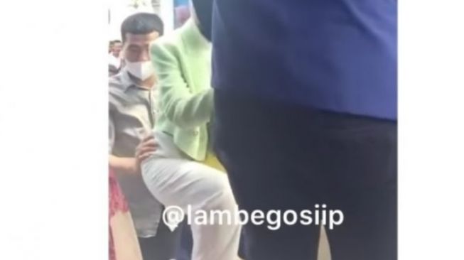 Lesti Kejora saat tampil di panggung hajatan. [capture Instagram]