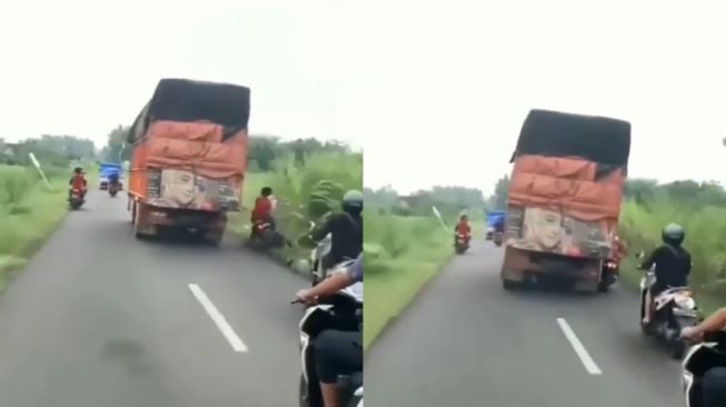 Tersebar Detik-Detik Truk Senggol Dua Bocah yang Kendarai Sepeda Motor, Keduanya Sampai Masuk Parit