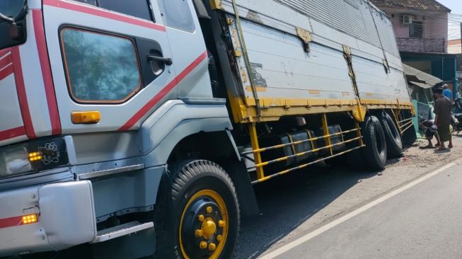 Truk Seruduk Pemotor di Pasuruan, Satu Korban Meninggal