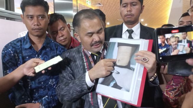 Laporkan Dugaan Pembunuhan Berencana Brigadir J, Kuasa Hukum Keluarga Bawa Bukti-Bukti Ini