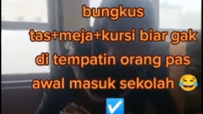 Berdalih Takut Diduduki Siswa Lain, Emak-emak Ini Langsung Lakban Tempat Duduk Anaknya