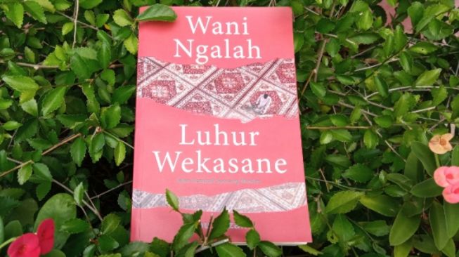 Ulasan Buku Wani Ngalah Luhur Wekasane, Mengalah Demi Kemaslahatan