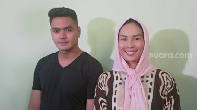 Kalina Oktarani dan Ricky Miraza ditemui ditemui di kawasan Pamulang, Tangerang Selatan pada Jumat (13/5/2022) [Suara.com/Rena Pangesti]