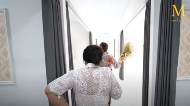 Potret Klinik MS Glow di Bali. (YouTube/Maharani Kemala)