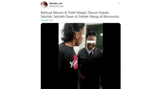 Seorang pria diduga oknum kepala sekolah digrebek warga karena berbuat mesum di toilet masjid di Wonosobo. (Twitter/@Mei2Namaku)