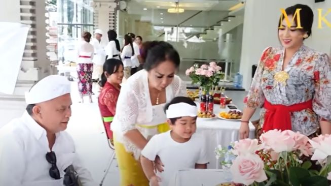 Potret Klinik MS Glow di Bali. (YouTube/Maharani Kemala)