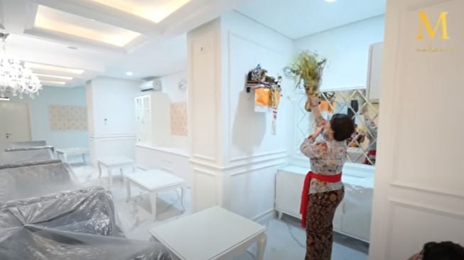 Potret Klinik MS Glow di Bali. (YouTube/Maharani Kemala)